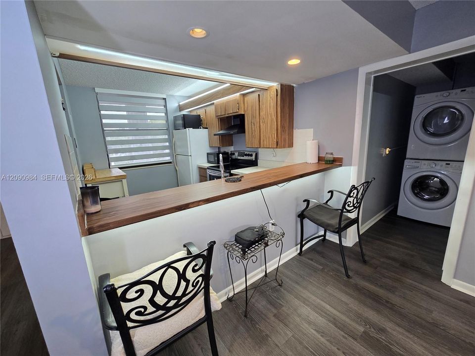 For Rent: $2,600 (2 beds, 2 baths, 1385 Square Feet)