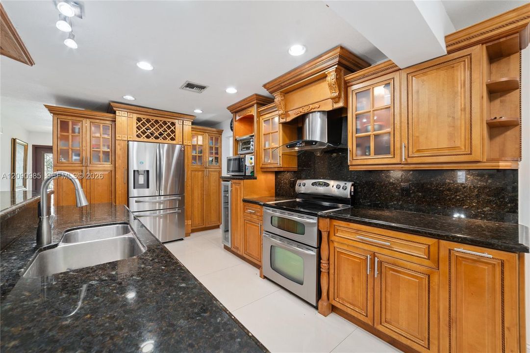 : $725,000 (4 спален, 2 ванн, 2197 Квадратных фут)