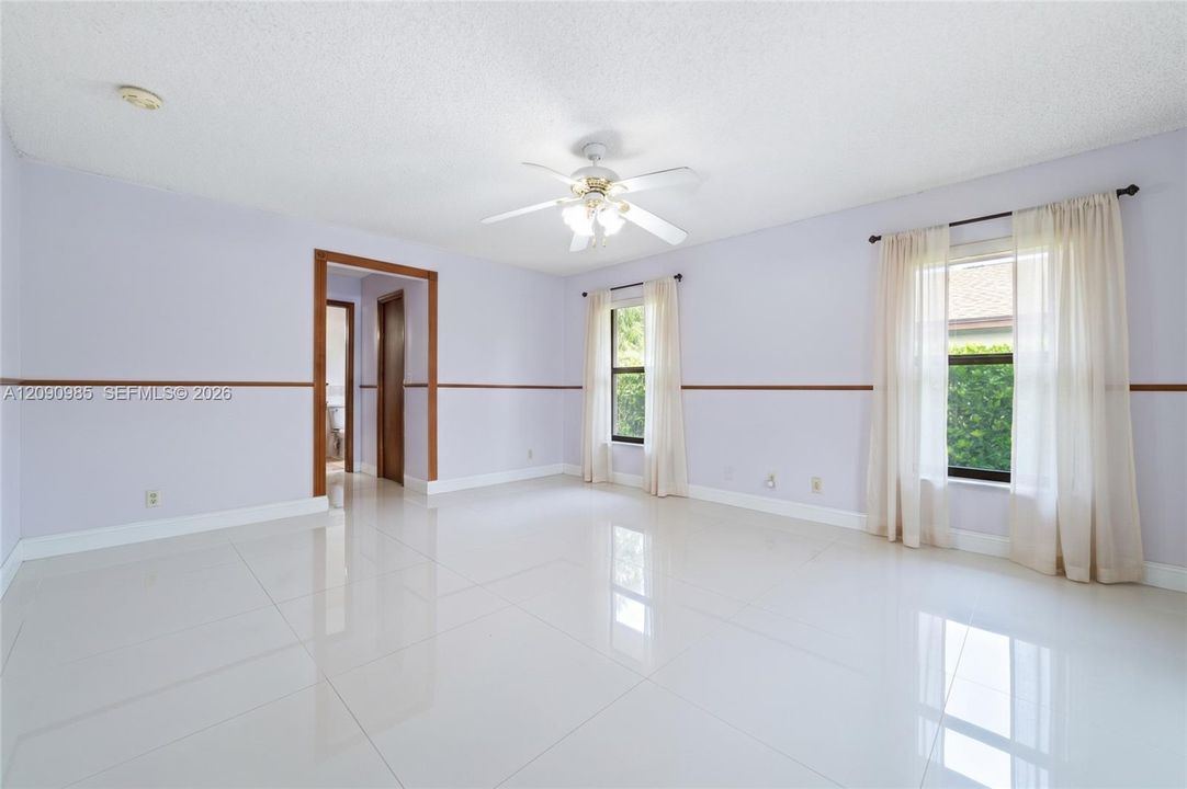 : $725,000 (4 спален, 2 ванн, 2197 Квадратных фут)