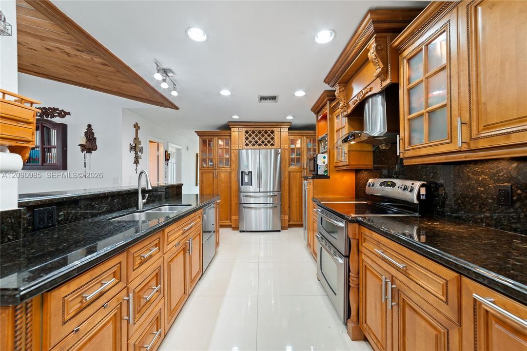: $725,000 (4 спален, 2 ванн, 2197 Квадратных фут)