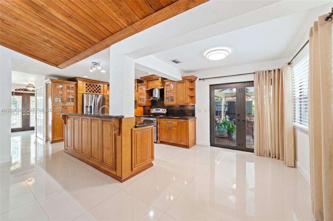 : $725,000 (4 спален, 2 ванн, 2197 Квадратных фут)