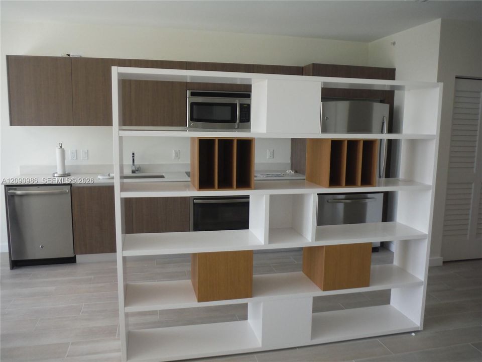 На продажу: $350,000 (0 спален, 1 ванн, 565 Квадратных фут)