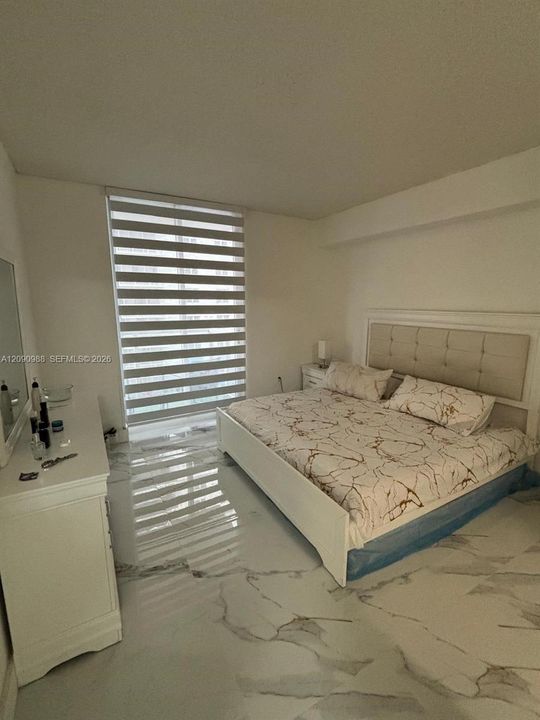 For Sale: $320,000 (1 beds, 1 baths, 685 Square Feet)