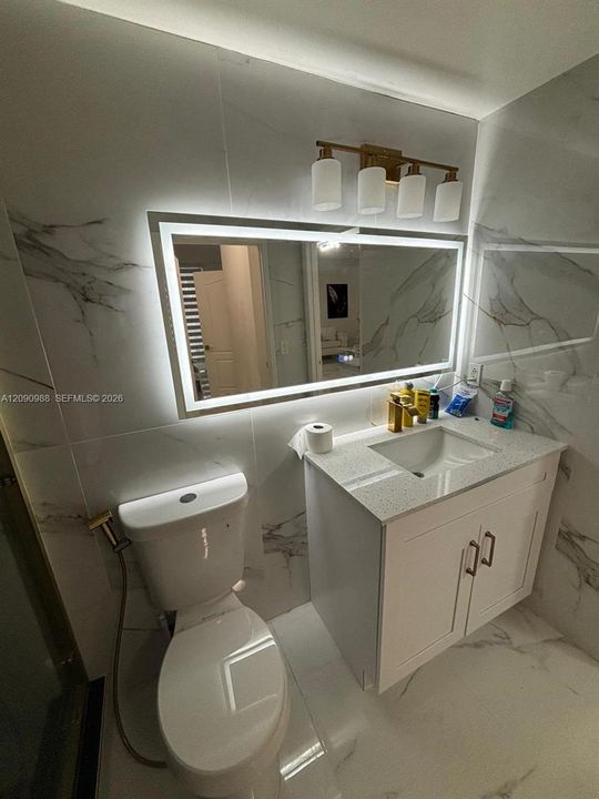 For Sale: $320,000 (1 beds, 1 baths, 685 Square Feet)