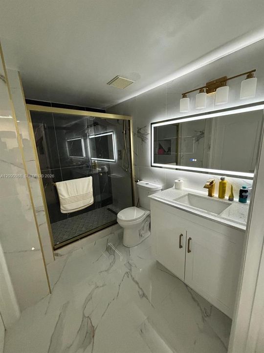 For Sale: $320,000 (1 beds, 1 baths, 685 Square Feet)