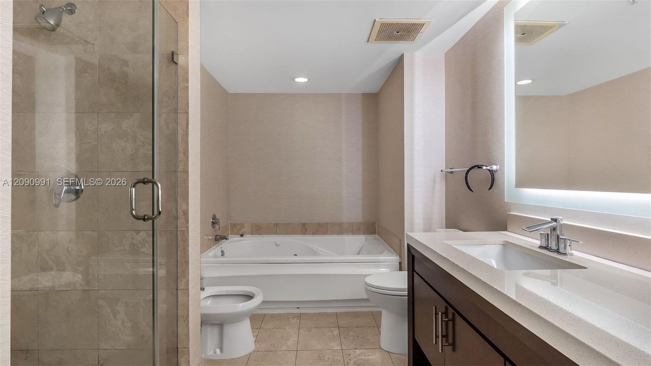 For Sale: $550,000 (1 beds, 1 baths, 990 Square Feet)