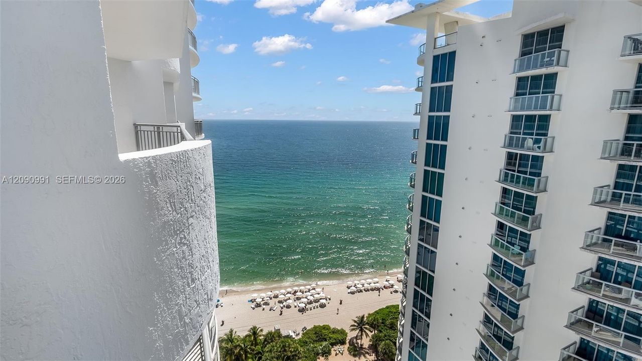 For Sale: $550,000 (1 beds, 1 baths, 990 Square Feet)