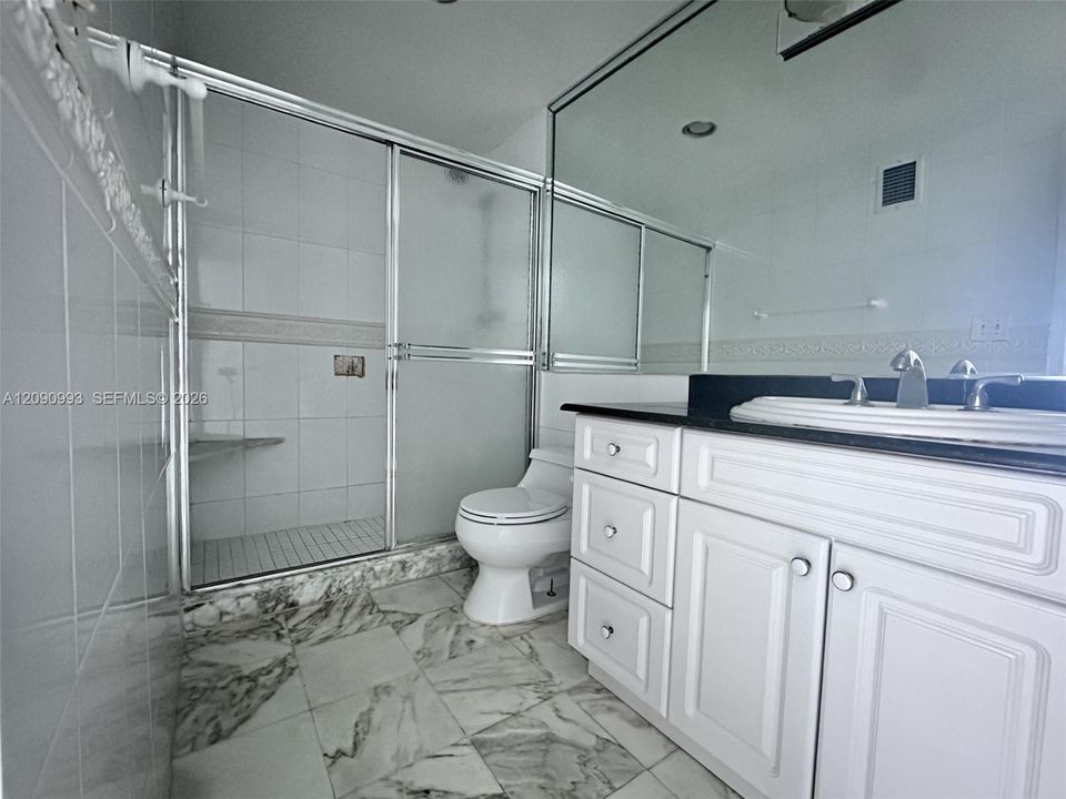 For Rent: $4,000 (2 beds, 2 baths, 1323 Square Feet)