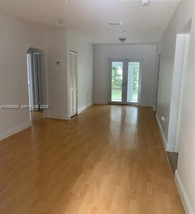 For Rent: $3,650 (3 beds, 2 baths, 941 Square Feet)