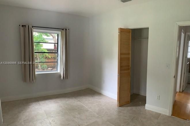 For Rent: $3,650 (3 beds, 2 baths, 941 Square Feet)