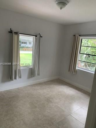 For Rent: $3,650 (3 beds, 2 baths, 941 Square Feet)