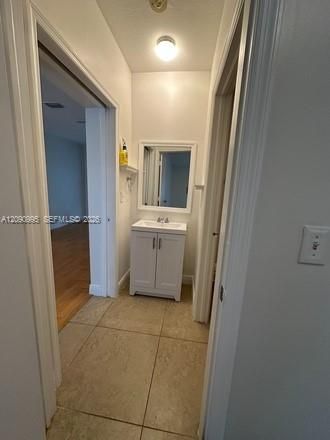 For Rent: $3,650 (3 beds, 2 baths, 941 Square Feet)