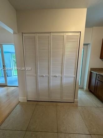 For Rent: $3,650 (3 beds, 2 baths, 941 Square Feet)