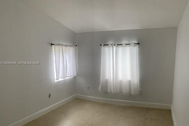 For Rent: $3,650 (3 beds, 2 baths, 941 Square Feet)