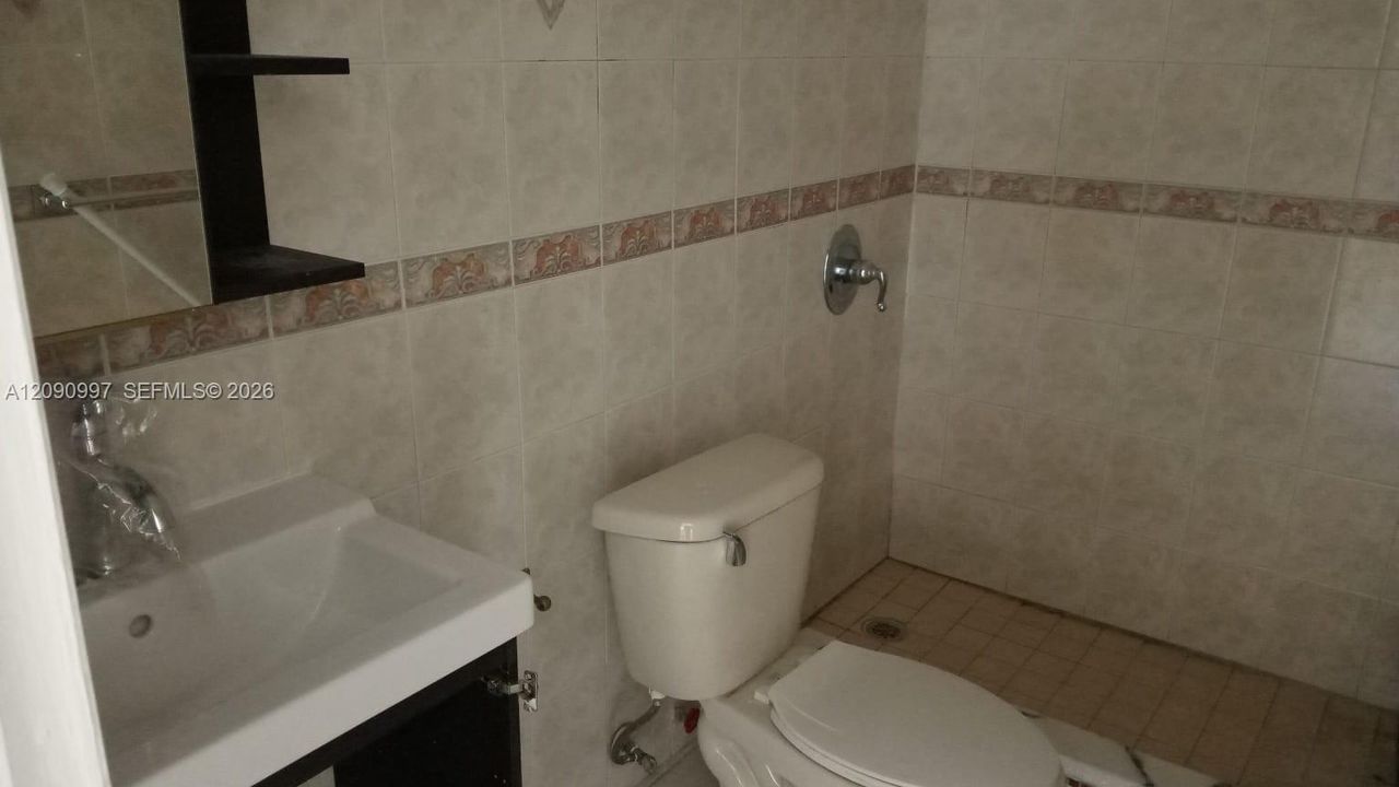 В аренду: $2,200 (2 спален, 2 ванн, 846 Квадратных фут)