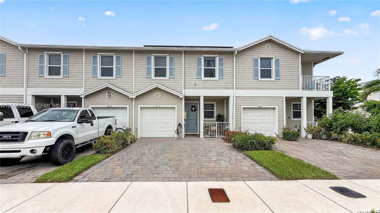 For Rent: $2,900 (3 beds, 2 baths, 1542 Square Feet)
