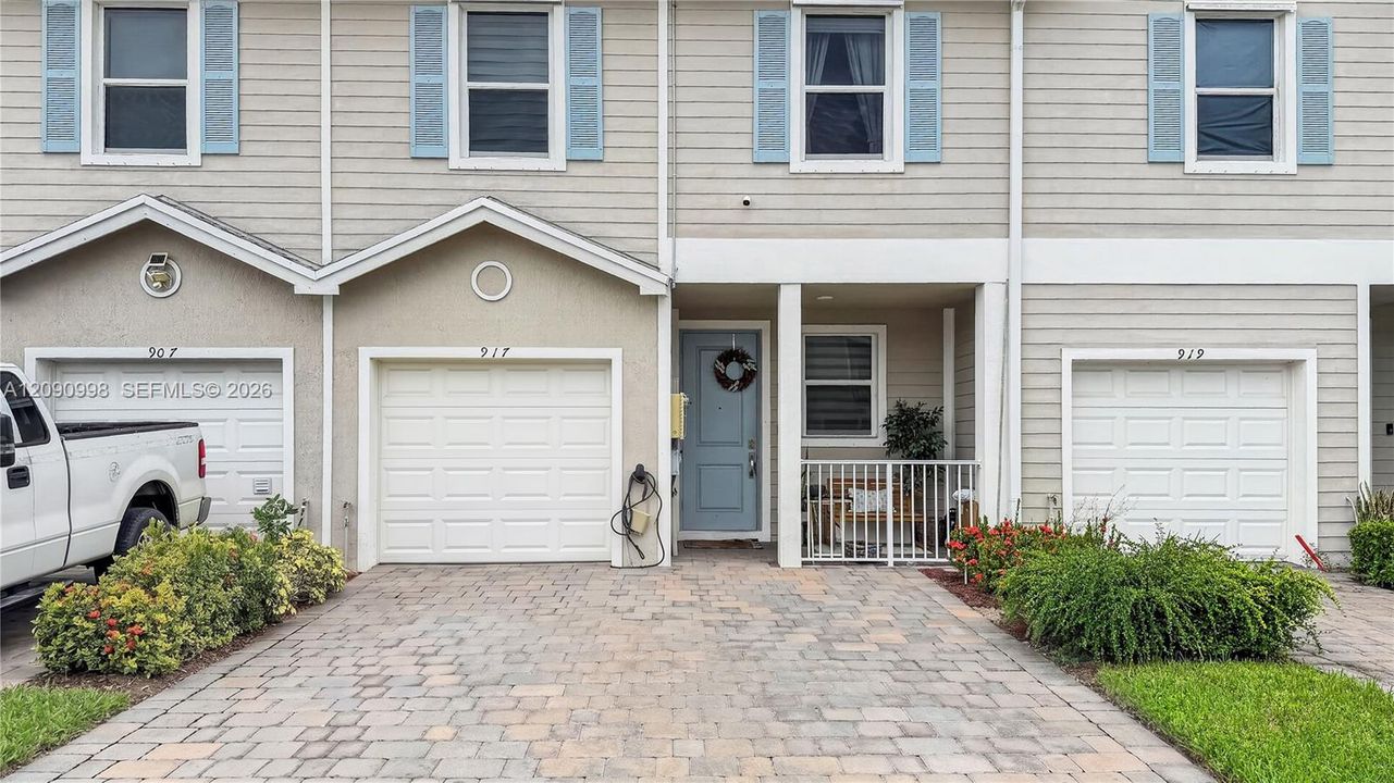 For Rent: $2,900 (3 beds, 2 baths, 1542 Square Feet)