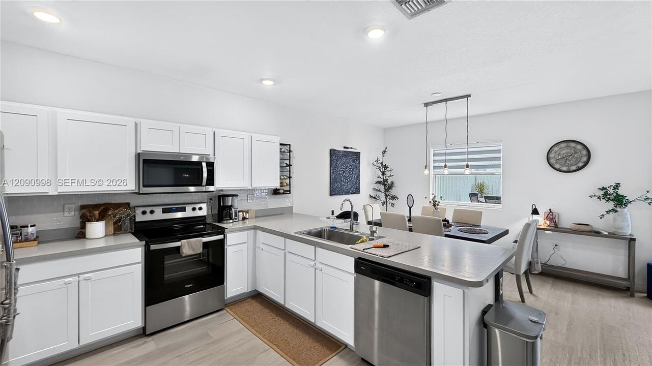 For Rent: $2,900 (3 beds, 2 baths, 1542 Square Feet)