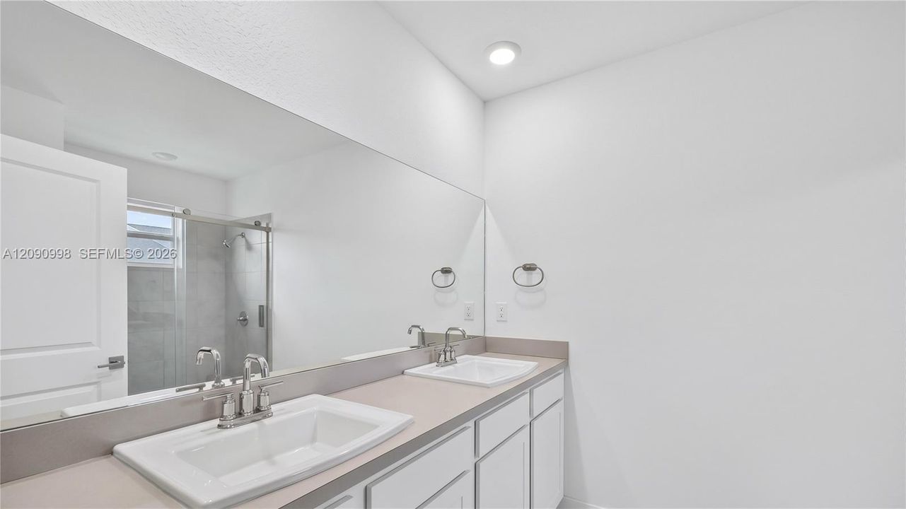 For Rent: $2,900 (3 beds, 2 baths, 1542 Square Feet)
