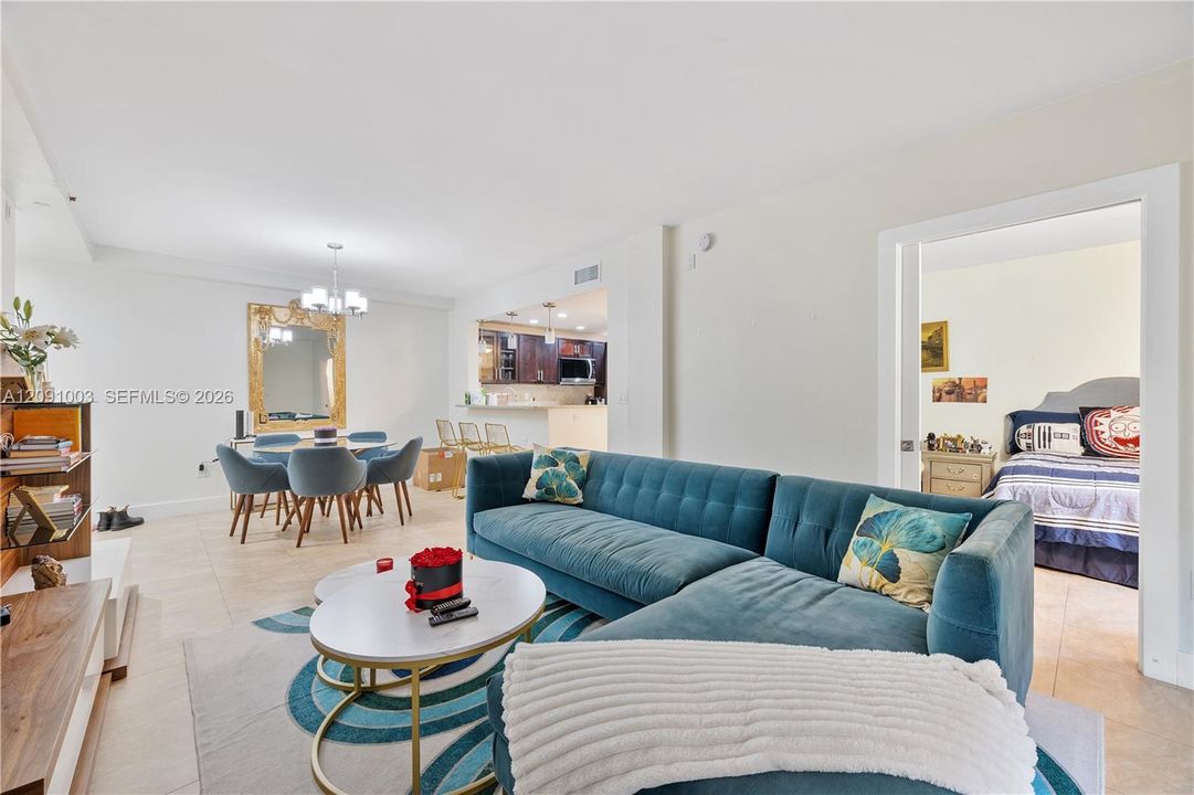 For Sale: $725,000 (3 beds, 2 baths, 1160 Square Feet)