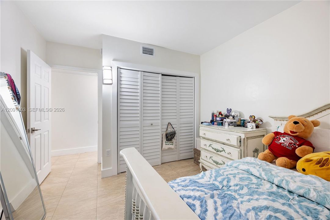 For Sale: $725,000 (3 beds, 2 baths, 1160 Square Feet)