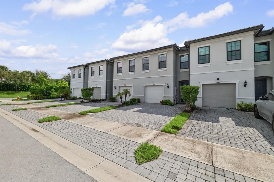 4488 E Appleton Cir -2
