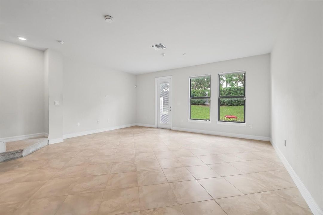 4488 E Appleton Cir -11