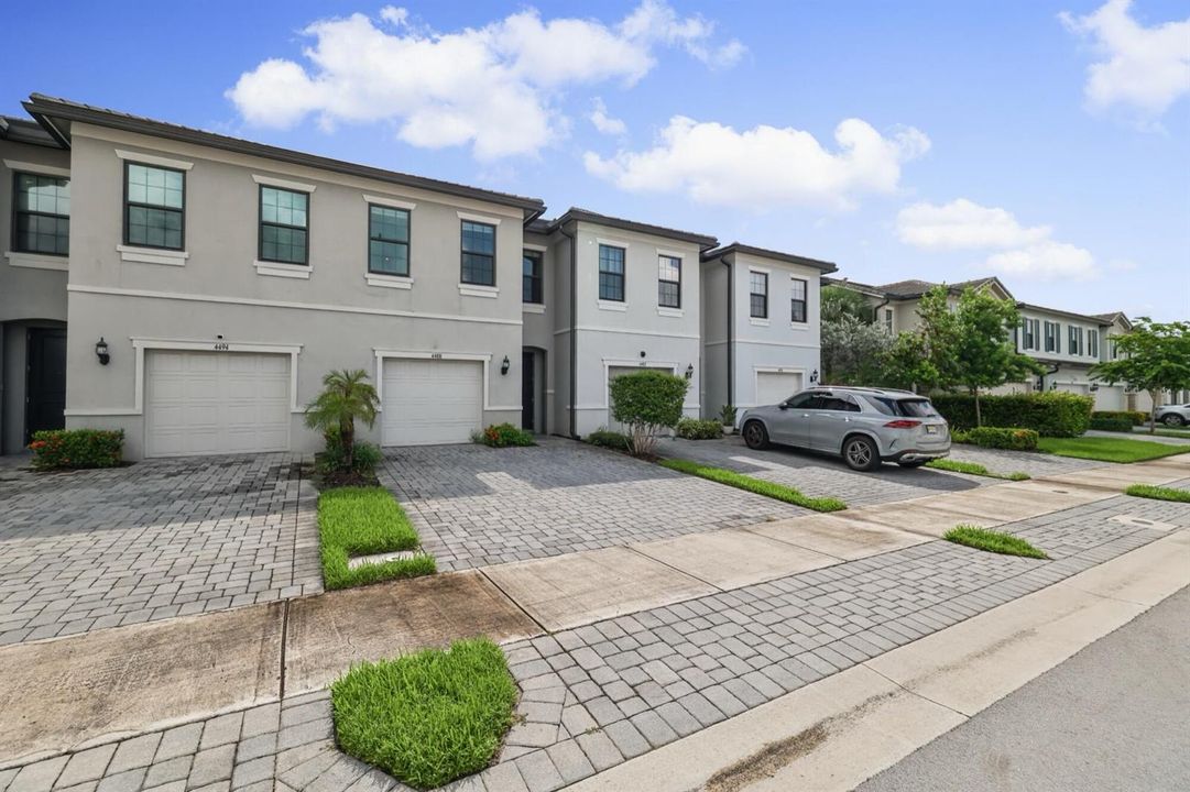 4488 E Appleton Cir -3