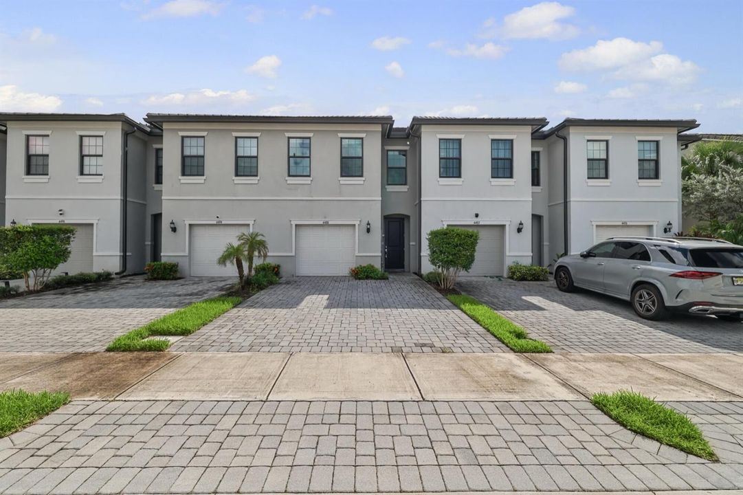 4488 E Appleton Cir -1