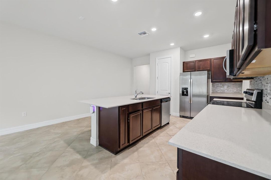 4488 E Appleton Cir -8