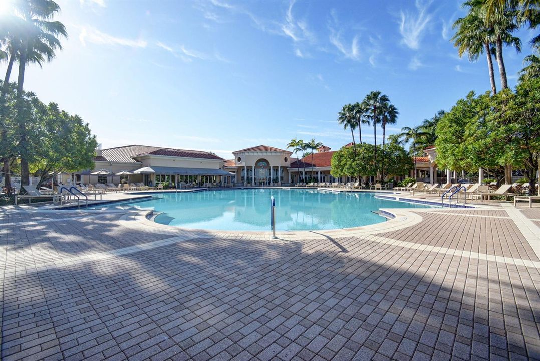 Outdoor Club Pool