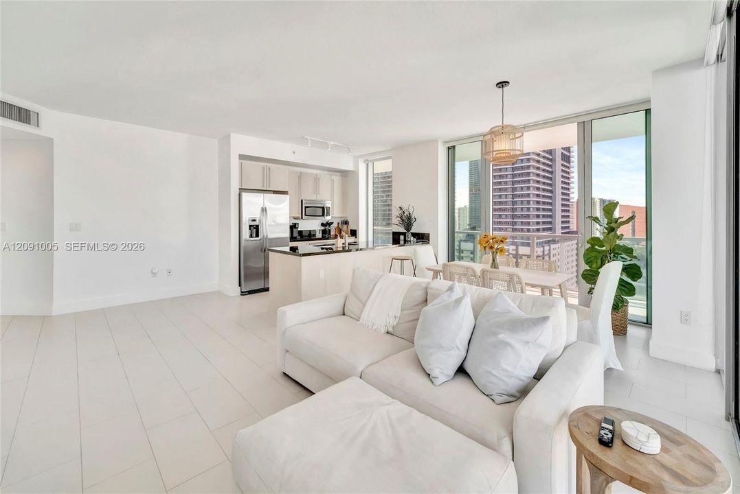 For Sale: $650,000 (2 beds, 2 baths, 1099 Square Feet)