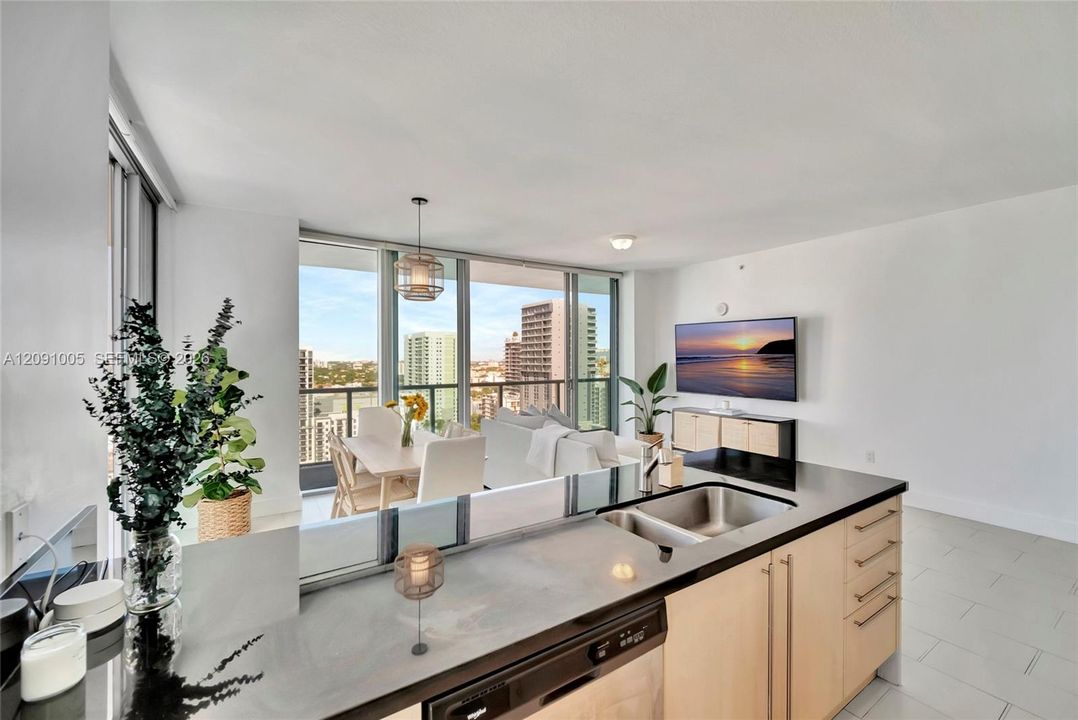 For Sale: $650,000 (2 beds, 2 baths, 1099 Square Feet)
