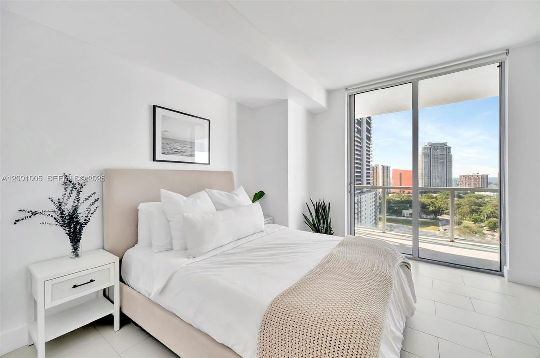 For Sale: $650,000 (2 beds, 2 baths, 1099 Square Feet)