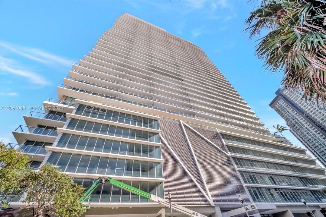 For Sale: $650,000 (2 beds, 2 baths, 1099 Square Feet)