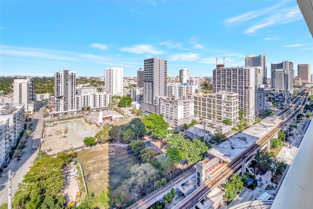 For Sale: $650,000 (2 beds, 2 baths, 1099 Square Feet)