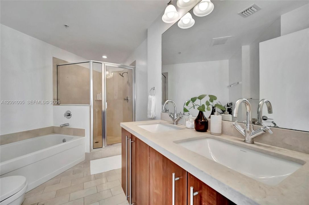 For Sale: $650,000 (2 beds, 2 baths, 1099 Square Feet)