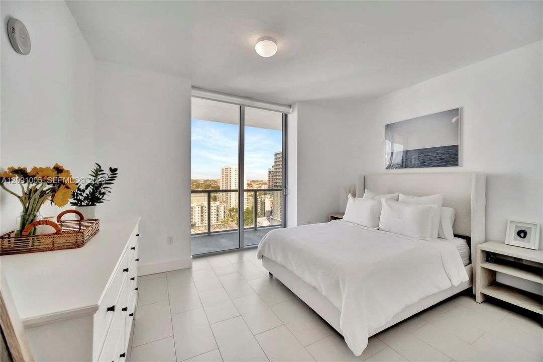 For Sale: $650,000 (2 beds, 2 baths, 1099 Square Feet)