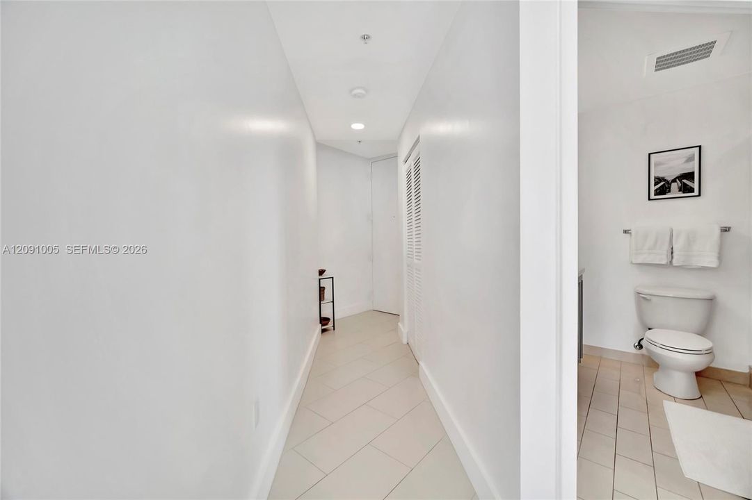 For Sale: $650,000 (2 beds, 2 baths, 1099 Square Feet)