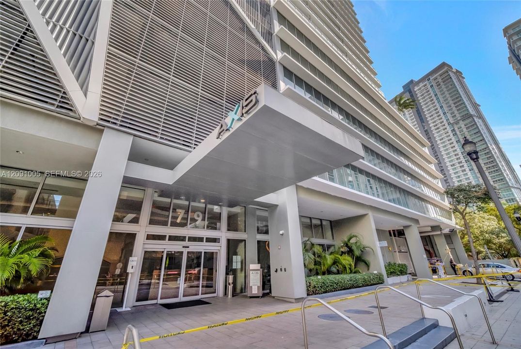 For Sale: $650,000 (2 beds, 2 baths, 1099 Square Feet)