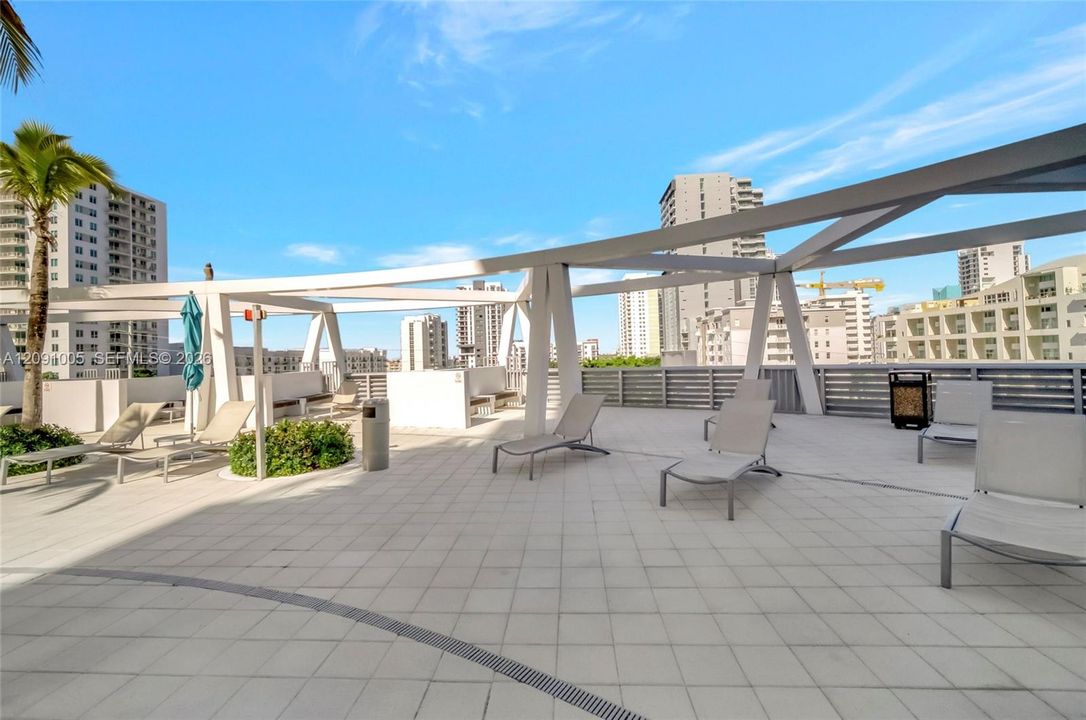 For Sale: $650,000 (2 beds, 2 baths, 1099 Square Feet)