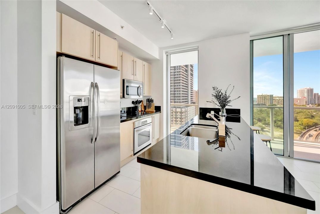 For Sale: $650,000 (2 beds, 2 baths, 1099 Square Feet)