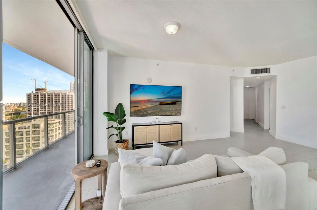 For Sale: $650,000 (2 beds, 2 baths, 1099 Square Feet)