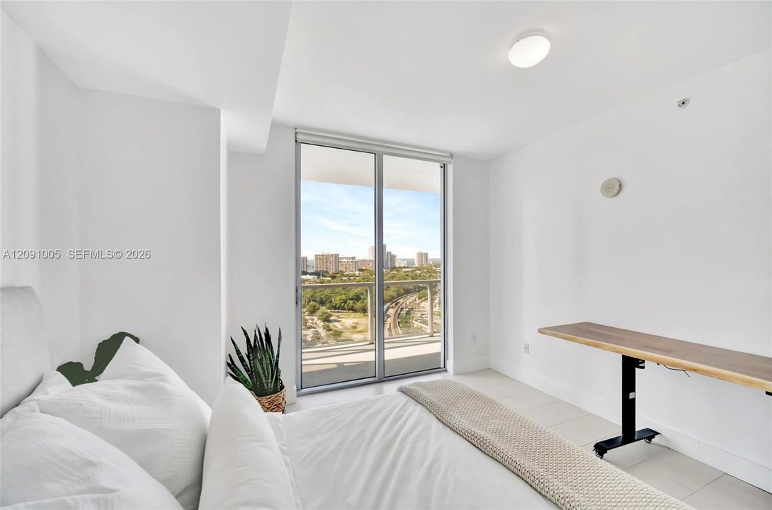For Sale: $650,000 (2 beds, 2 baths, 1099 Square Feet)