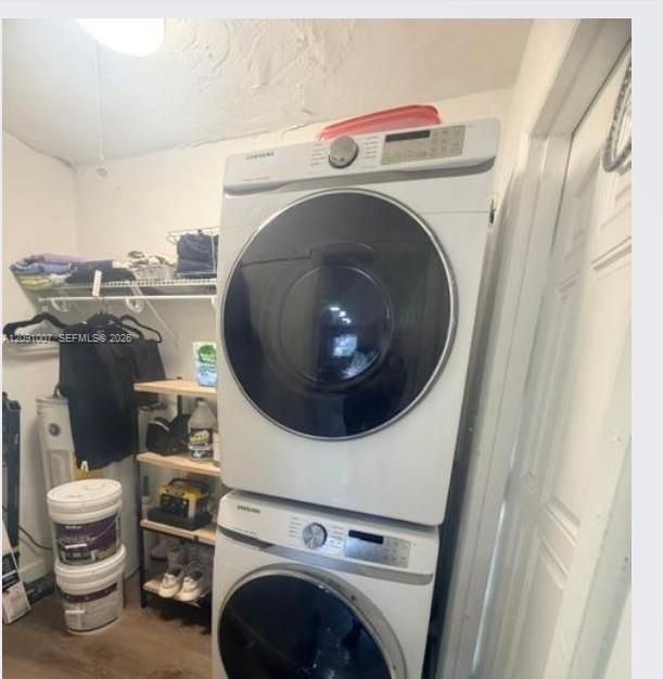 待售: $479,999 (2 贝兹, 1 浴室, 1094 平方英尺)