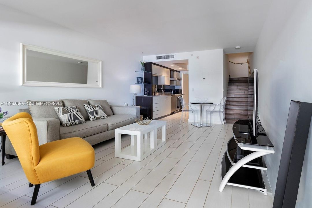 For Rent: $3,500 (1 beds, 1 baths, 791 Square Feet)