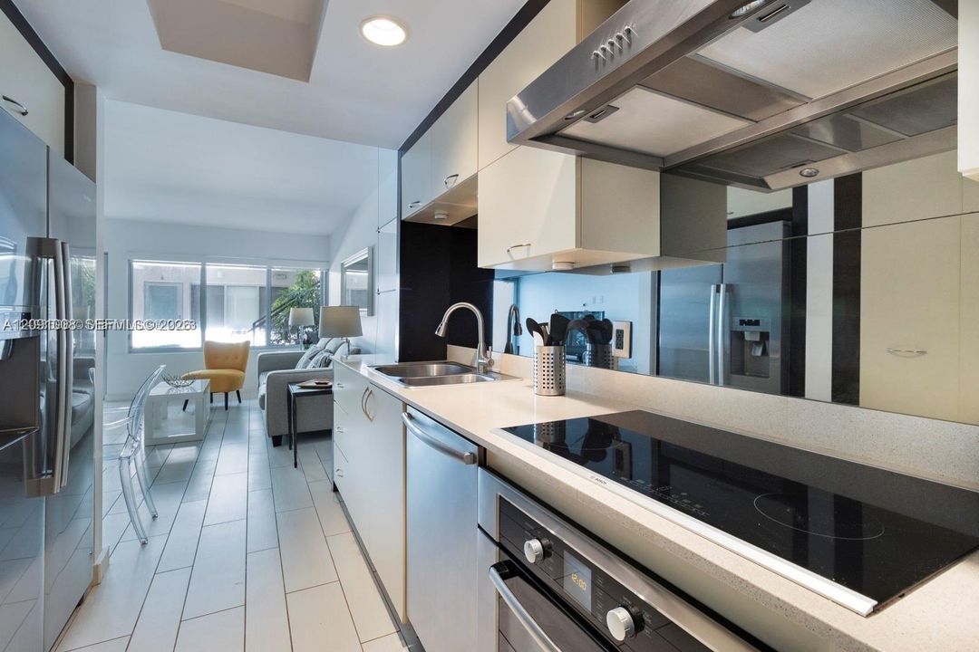 For Rent: $3,500 (1 beds, 1 baths, 791 Square Feet)