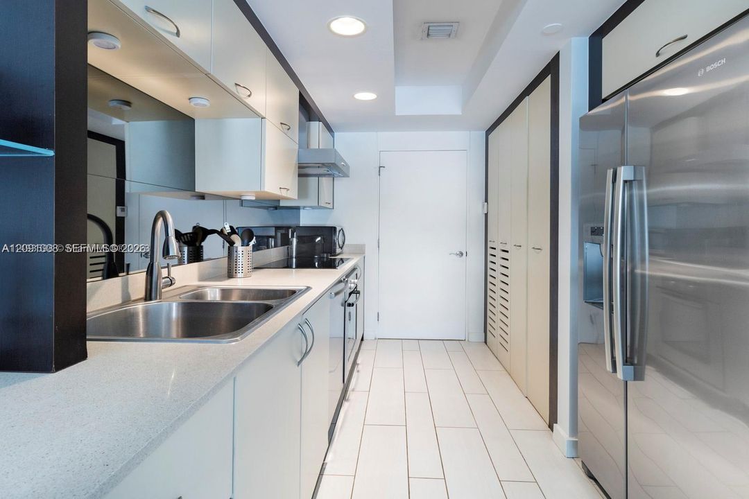 For Rent: $3,500 (1 beds, 1 baths, 791 Square Feet)