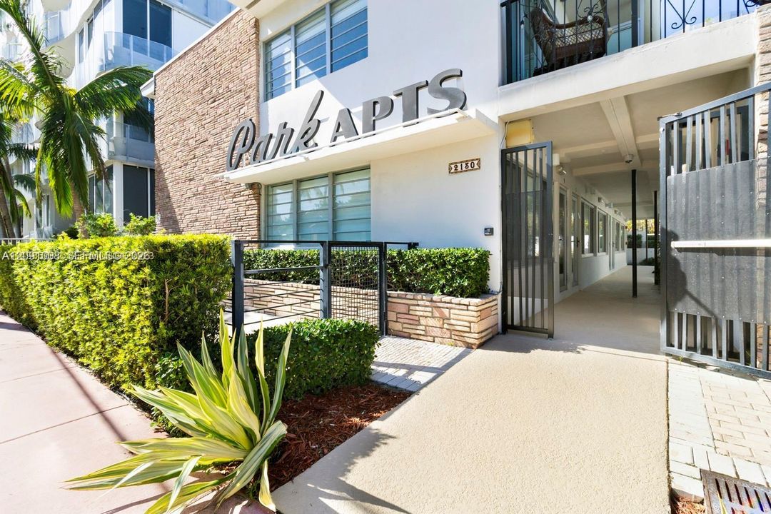 For Rent: $3,500 (1 beds, 1 baths, 791 Square Feet)
