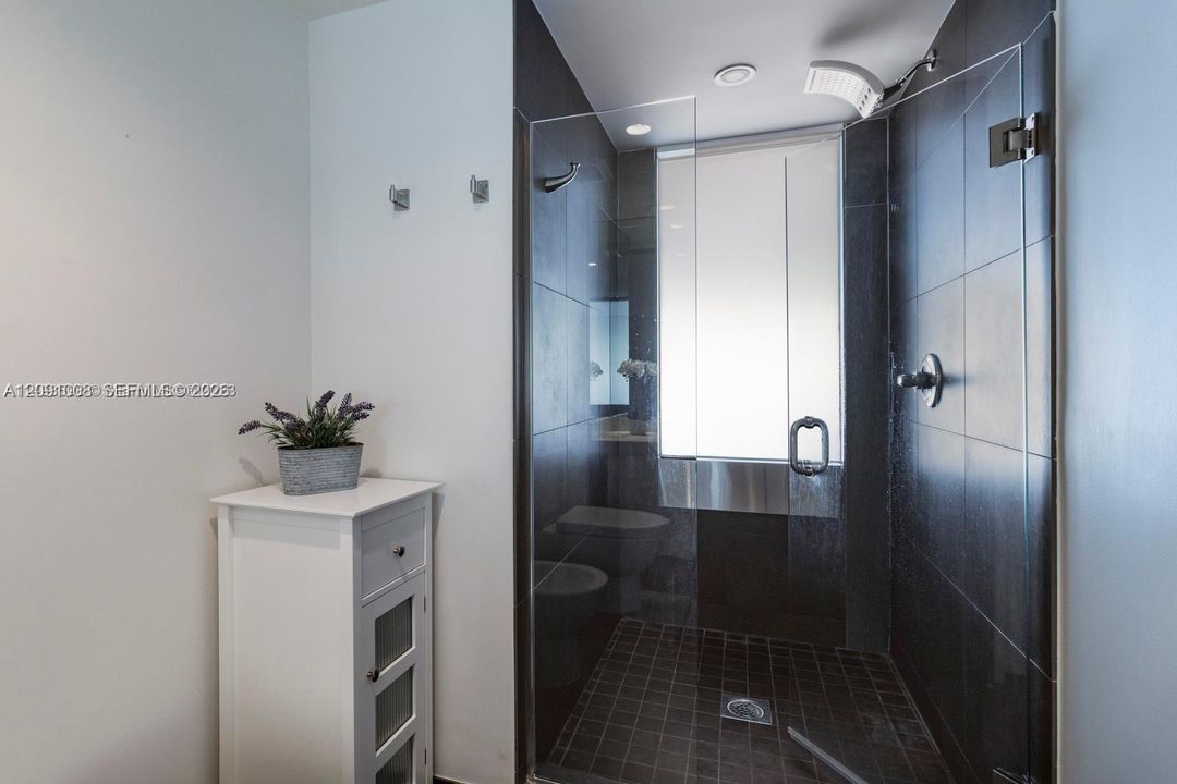 For Rent: $3,500 (1 beds, 1 baths, 791 Square Feet)